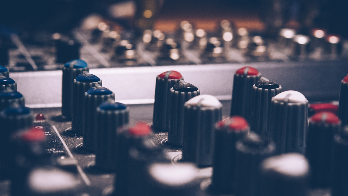 MEDIA & SOUND